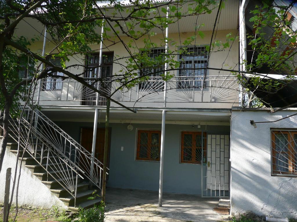 Gvirilas Sakhli Guest House Khashuri 외부 사진