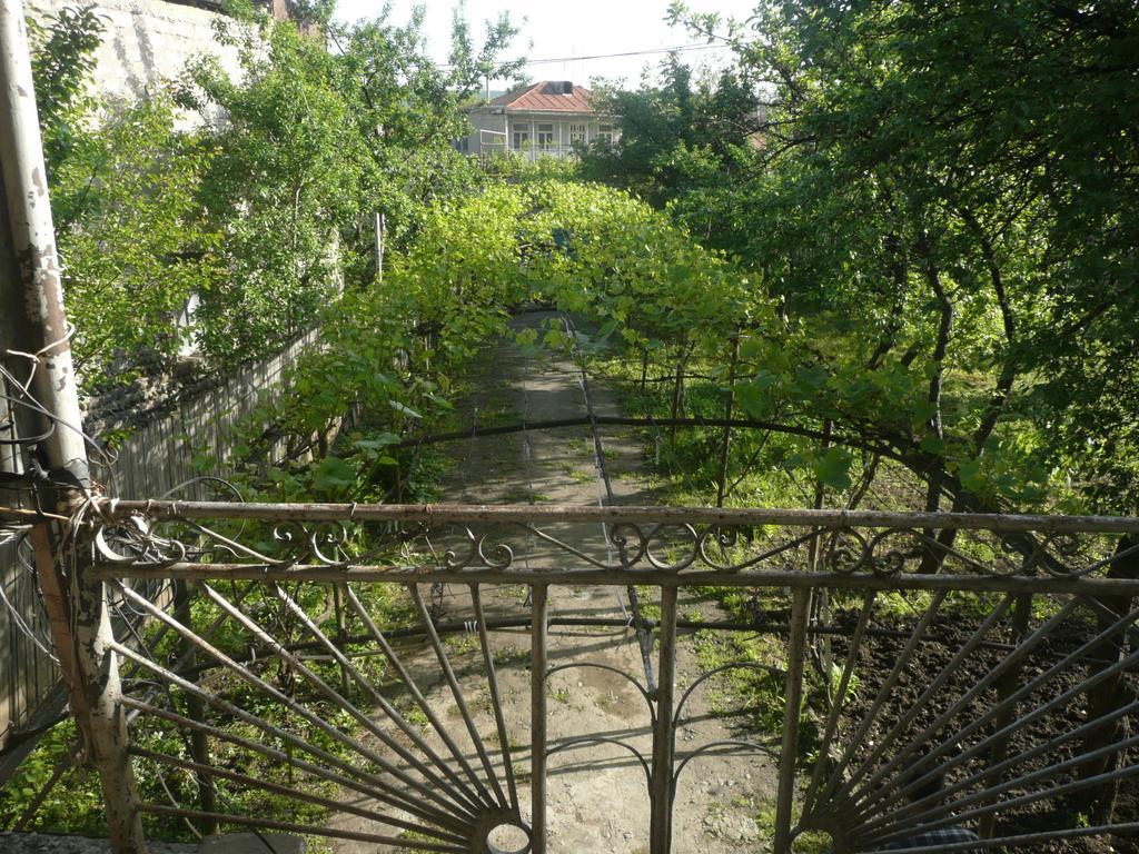 Gvirilas Sakhli Guest House Khashuri 외부 사진